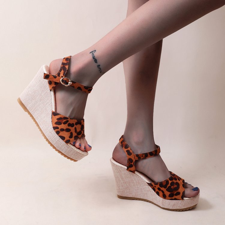 Damen Keil-Sandalen mit geflochtenem Riemendesign und komfortabler Sohle R&B