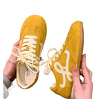 Damen Sportliche Sneaker mit rutschfester Gummisohle und hochwertigem Wildlederoberteil