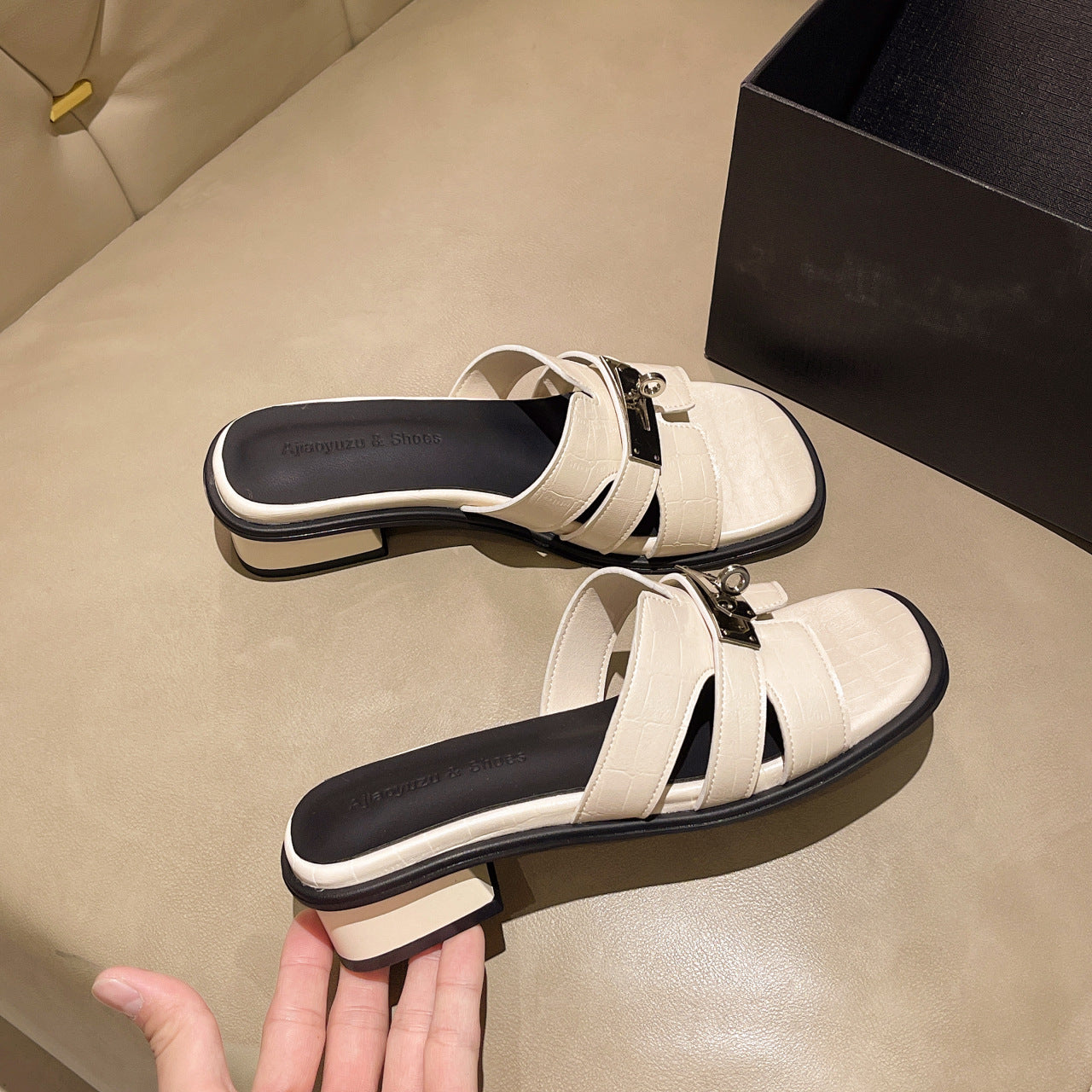 Damen elegante Mules mit modischem Kettenverschluss EB