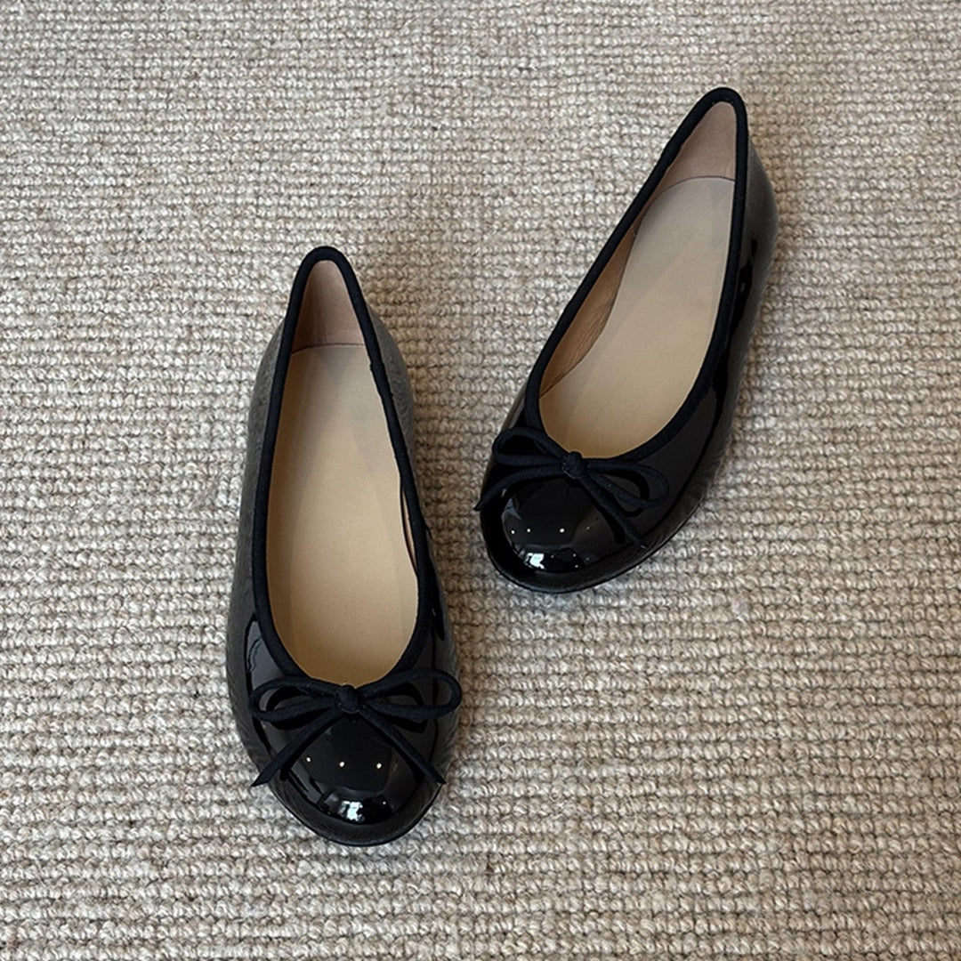 Damen Ballerinas aus glänzendem Leder mit verspieltem Schleifendetail R&B