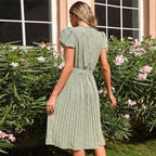 Damen Midikleid mit verspieltem Bindegürtel und elegantem Faltenwurf