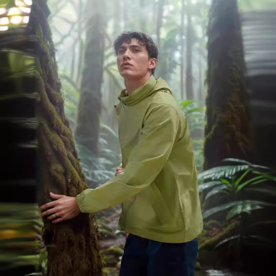 Herren funktionale Outdoor-Jacke mit verstellbarem Kapuzenkragen und atmungsaktiven Einsätzen R&B