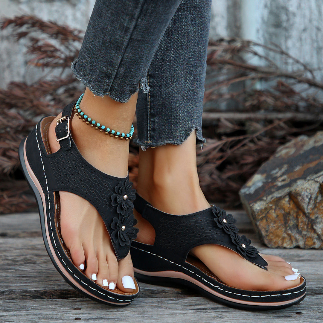Damen Komfortable Riemchensandalen mit Blumenapplikationen und verstellbarem Riemen R&B