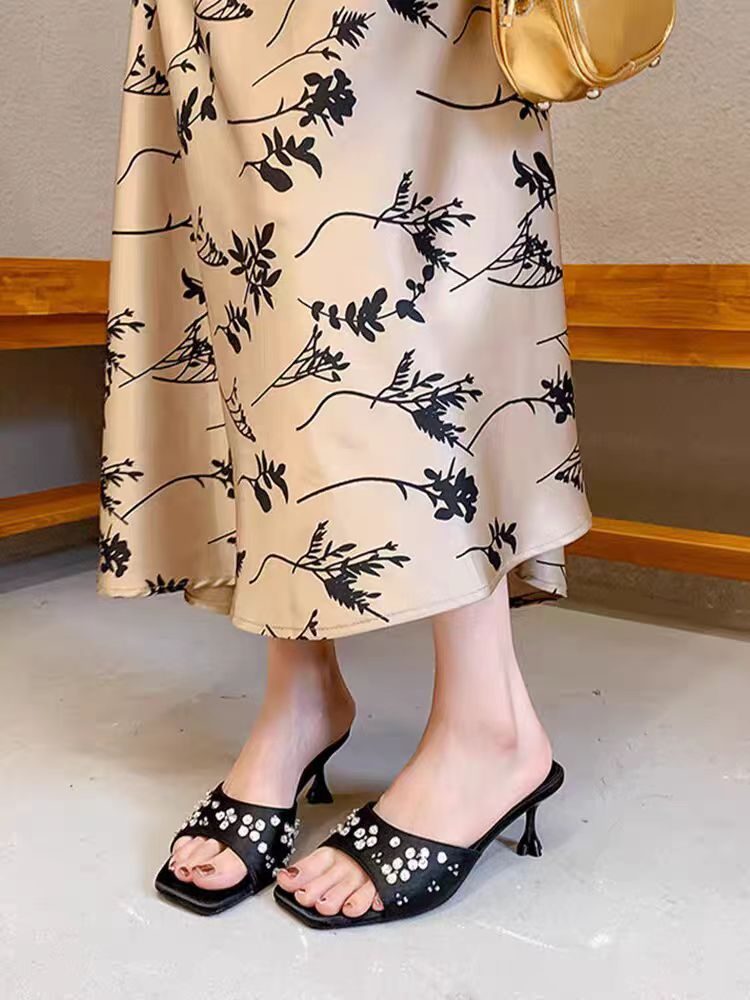 Damen elegante Pantoletten mit filigranem Blumenmuster und schickem Absatz R&B