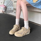 Damen Freizeitsneaker mit weichem Veloursleder und detailreicher Schnürung R&B