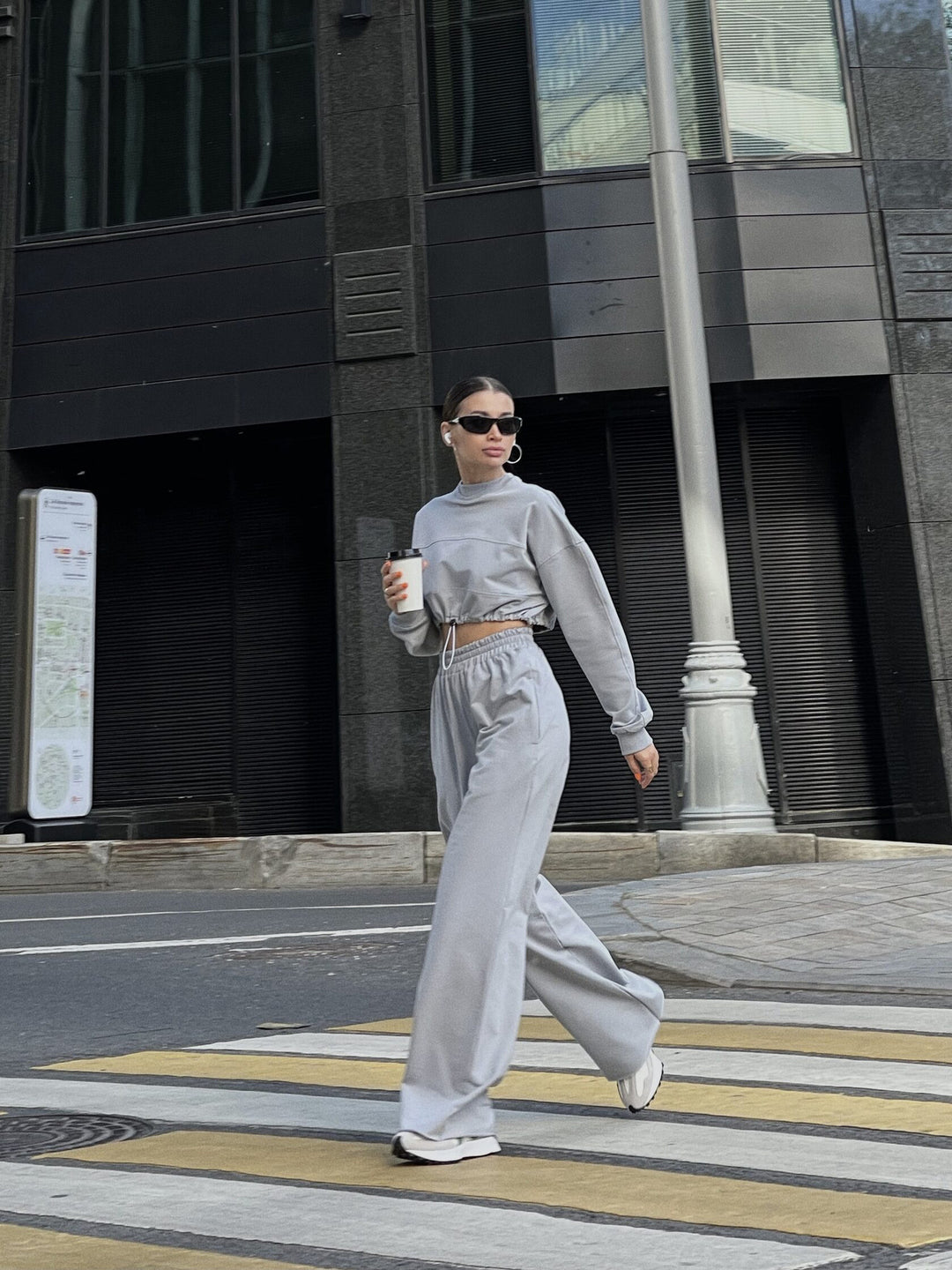 Damen trendiges Cropped Sweatshirt und weite Hose Set R&B