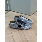 Damen Sneaker mit glitzerndem Obermaterial und kontrastierenden Schnürsenkeln R&B