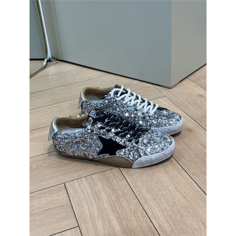 Damen Sneaker mit glitzerndem Obermaterial und kontrastierenden Schnürsenkeln R&B