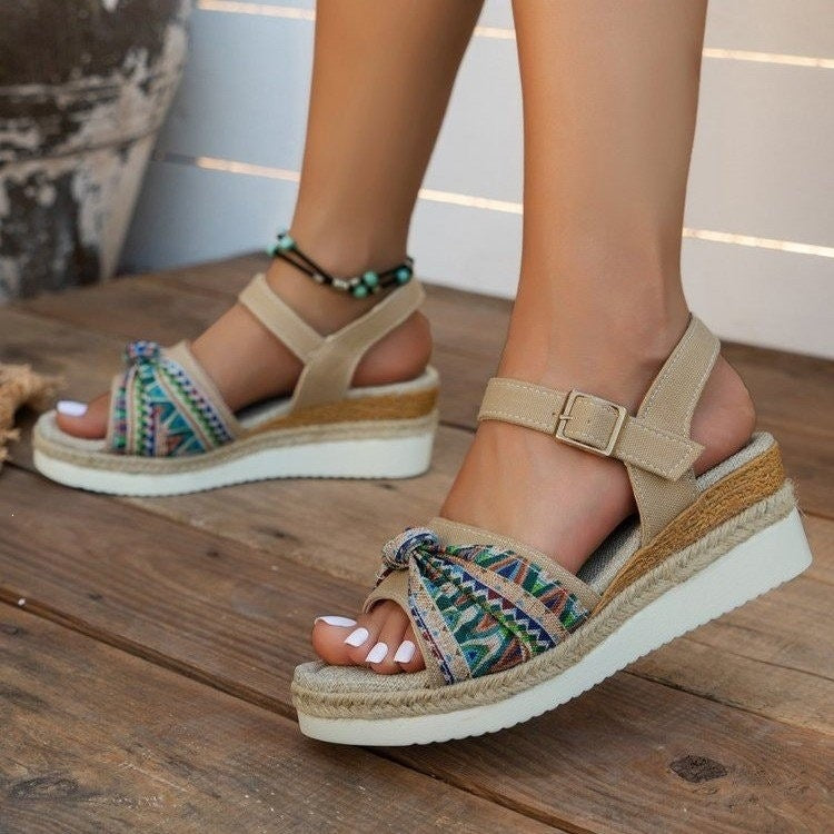 Damen Wedge-Sandalen mit dekorativen Knotendetails und verstellbarem Riemendesign R&B