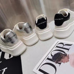 Damen Sneakers mit elegantem floralem Design und dicker Laufsohle