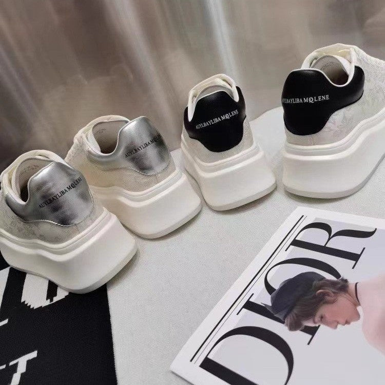 Damen Sneakers mit elegantem floralem Design und dicker Laufsohle