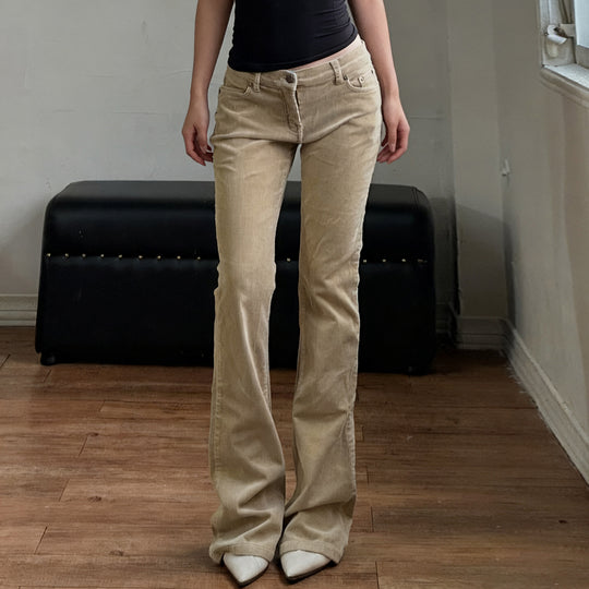 Damen Flared Jeans mit klassischem High-Waist-Schnitt und modischen Details R&B