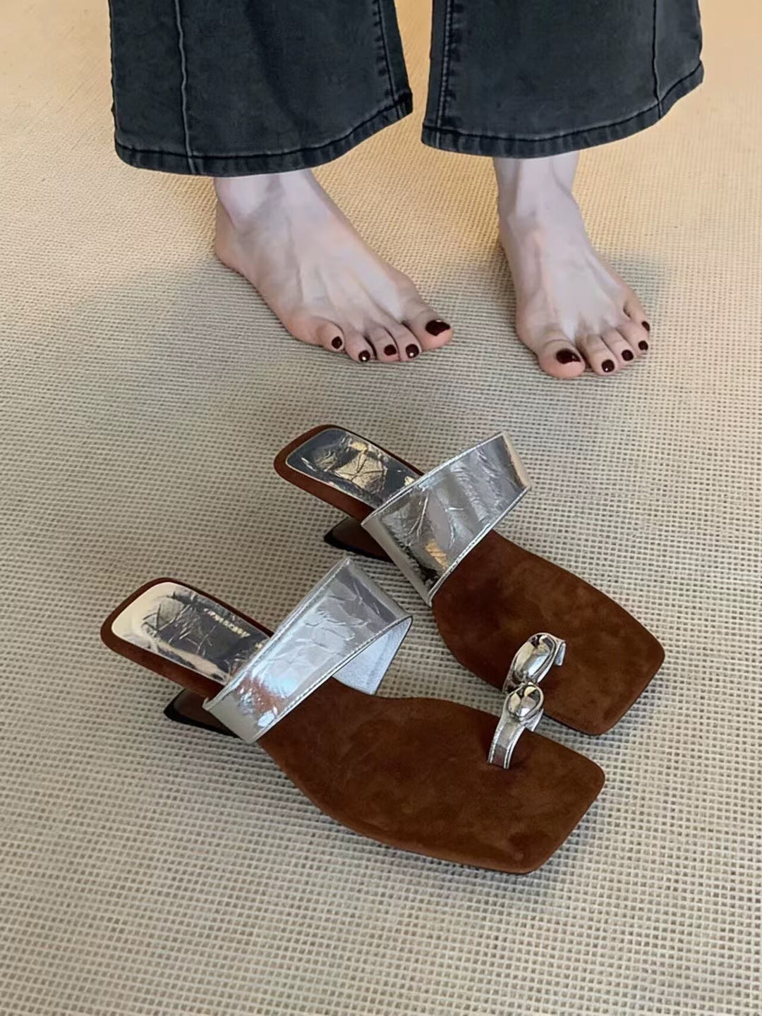 Damen Elegante Sandalen mit dekorativem Goldakzent und komfortablem Fußbett R&B