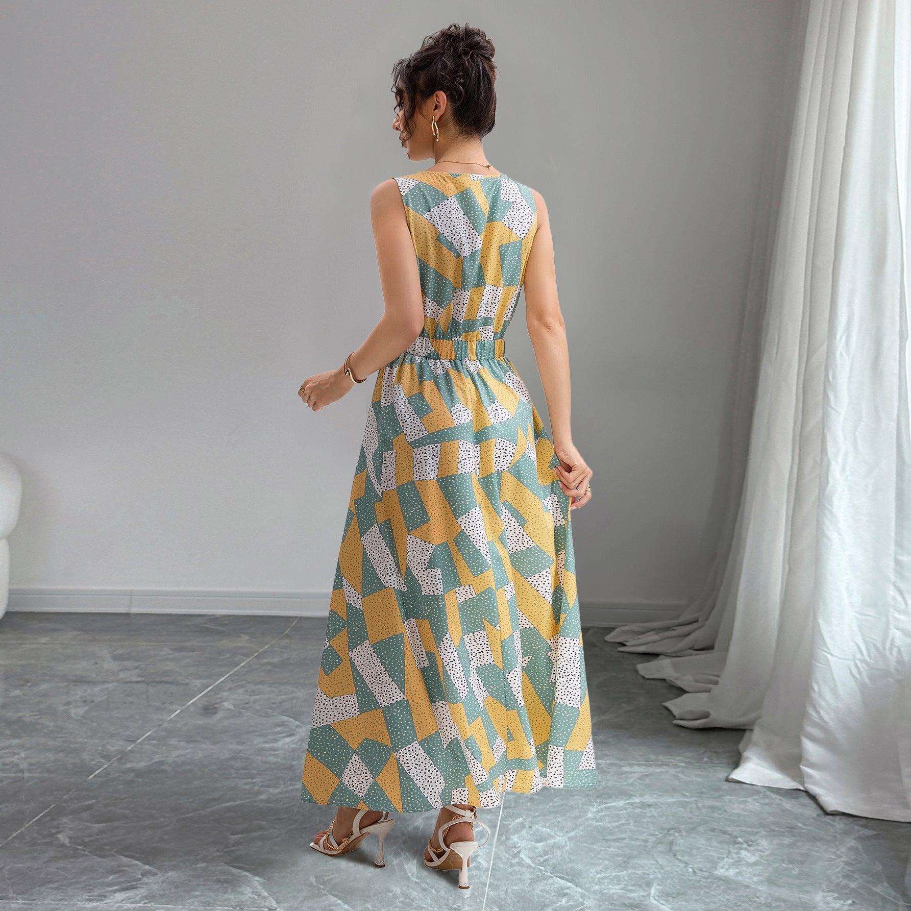 Damen Maxikleid mit geometrischem Design und tailliertem Schnitt R&B