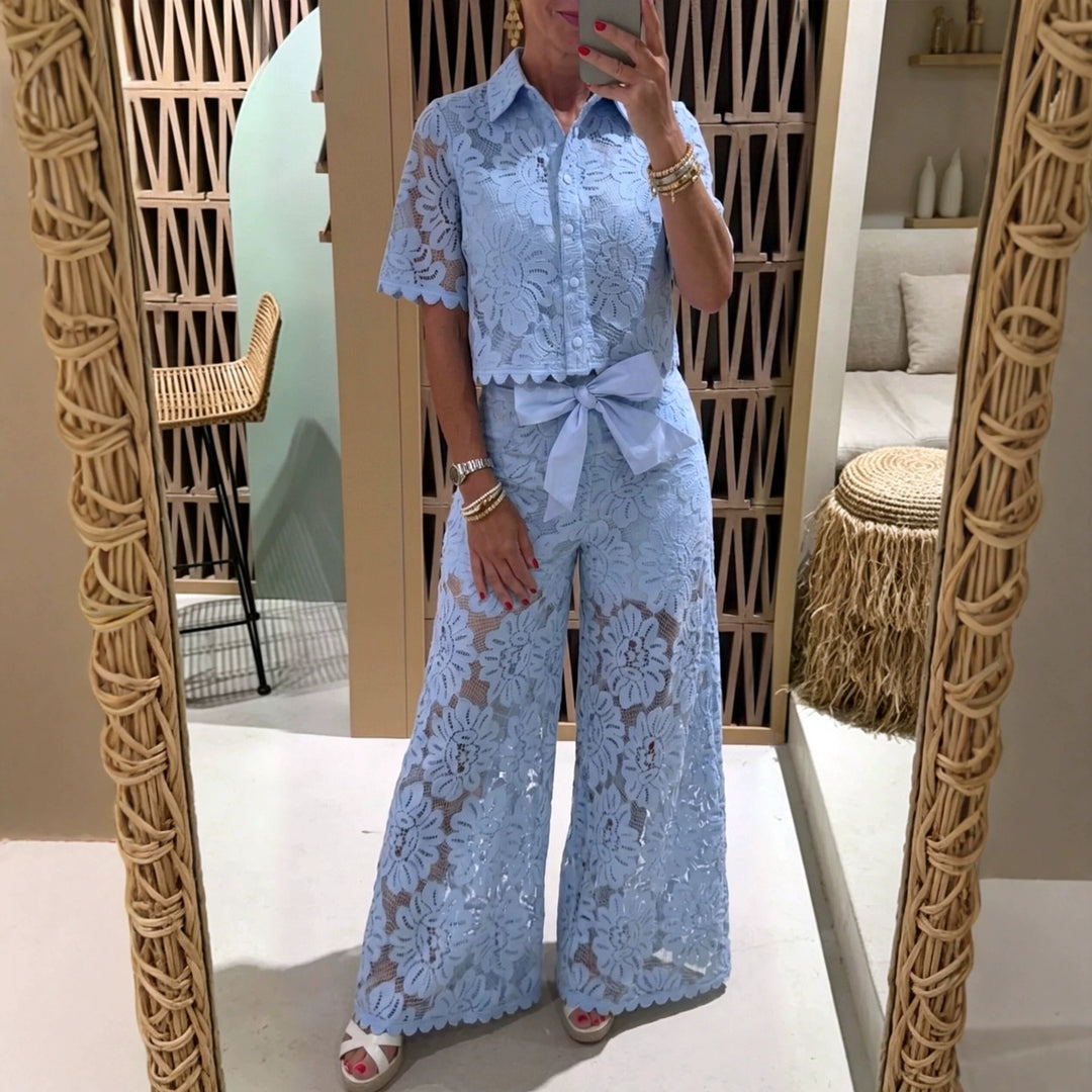 Damen nan elegante Spitzenkombination mit kurzärmeliger Hemdbluse, Muschelsaum und taillierter Palazzohose mit Bindegürtel R&B
