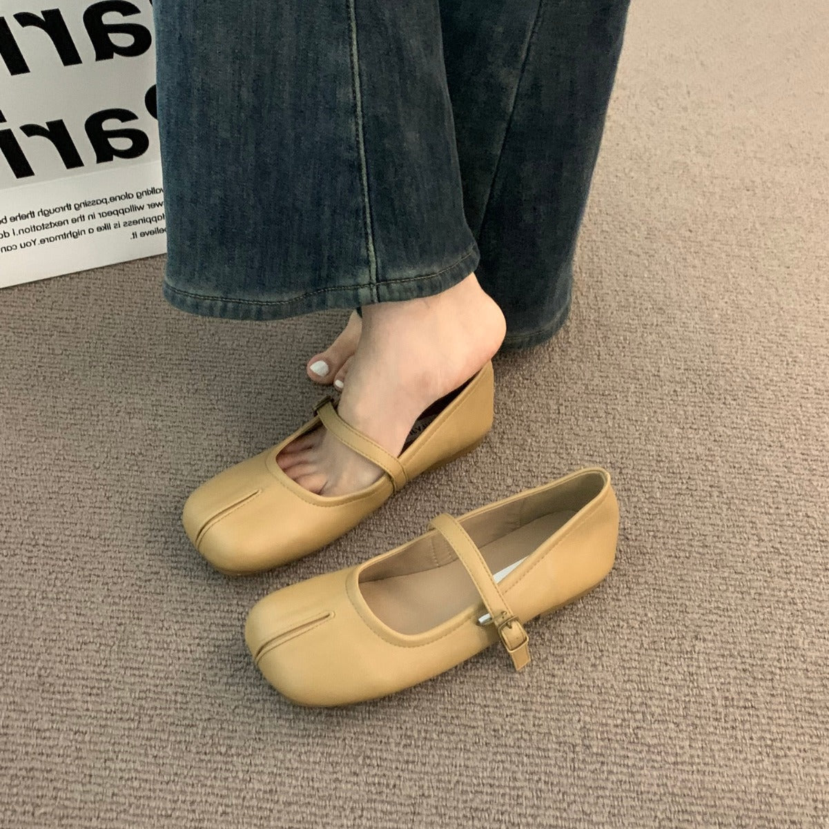 Damen Ballerinas mit verstellbarem Riemen und dekorativen Details R&B