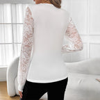 Damen nan figurbetontes Spitzenshirt mit V-Ausschnitt, transparenten Spitzenärmeln und Strassbesatz R&B