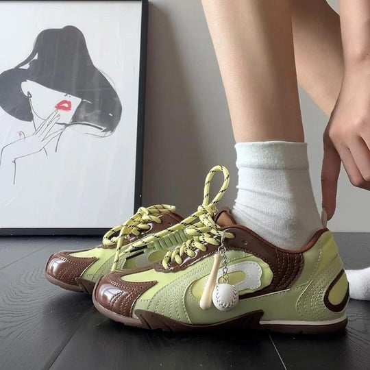 Damen modische Sneakers mit einzigartigem Design und atmungsaktiver Oberfläche R&B
