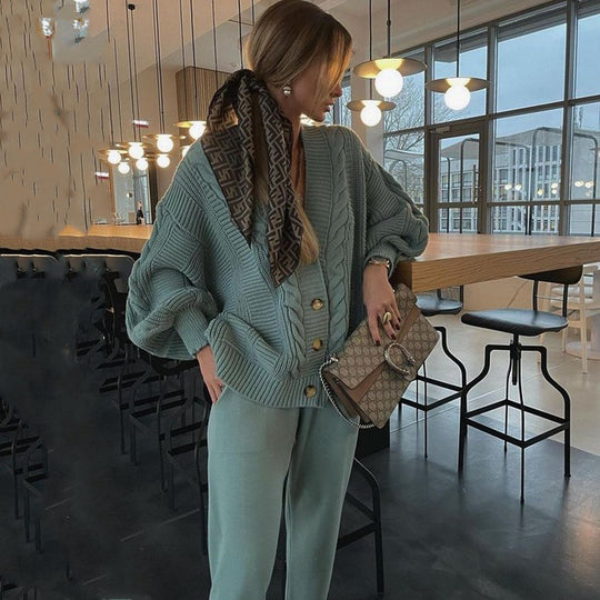 Damen Grobstrickjacke mit V-Ausschnitt und Knöpfen R&B