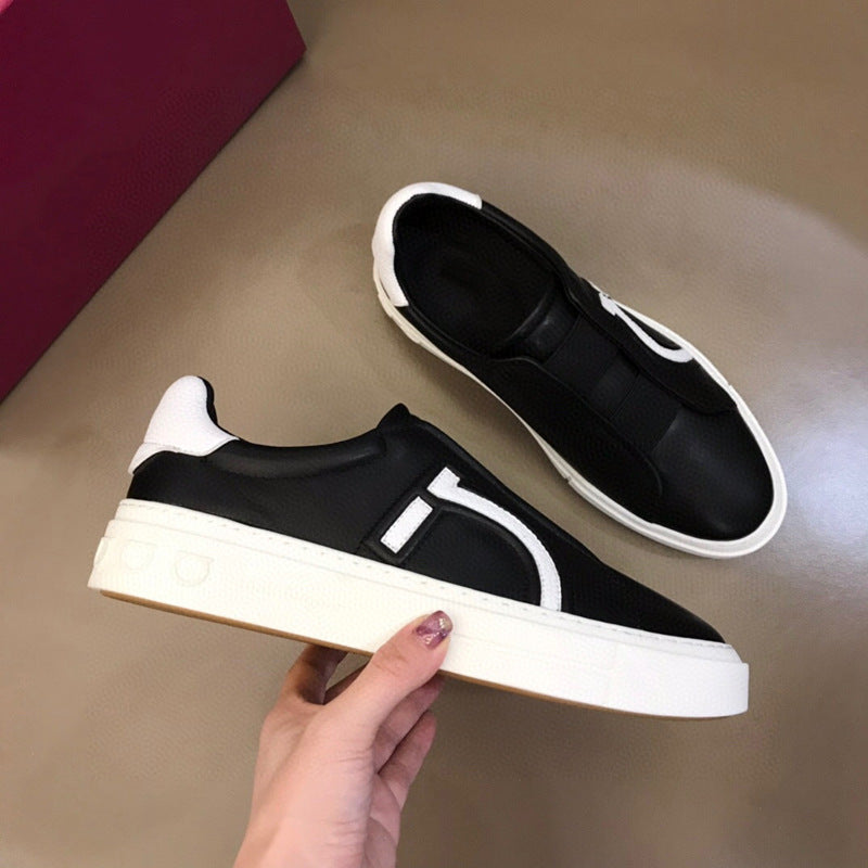 Damen Sneakers mit elastischem Riemen und komfortabler Sohle von R&B