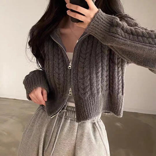 Damen Strickjacke mit hochwertigem Zopfmuster und sportlichem Reißverschluss R&B
