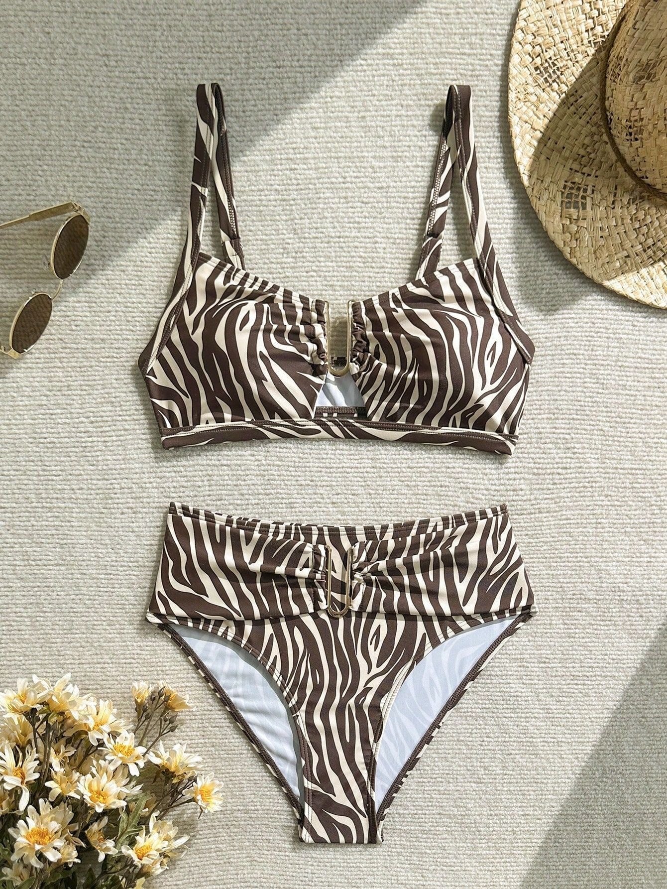 Damen Hochgeschnittener Bikini mit seitlichem Schnallendetail