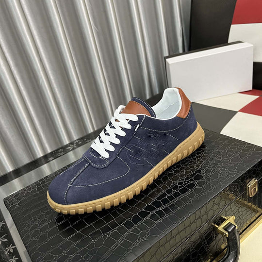 Damen Sportliche Sneakers aus weichem Wildleder mit eleganten Lederakzenten R&B
