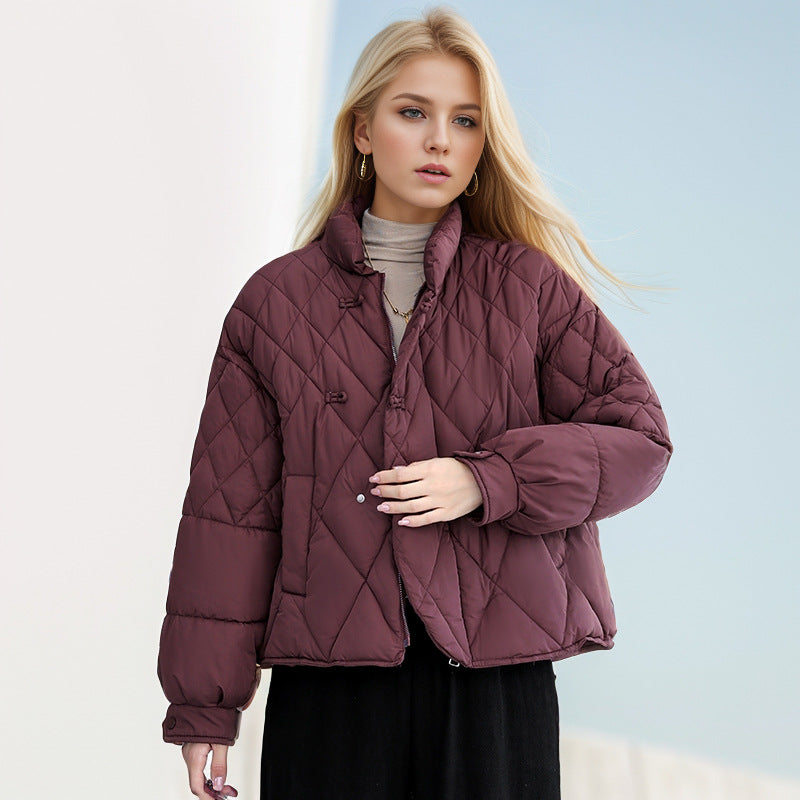 Damen gesteppte Jacke mit hohem Kragen und praktischen Druckknopfdetails