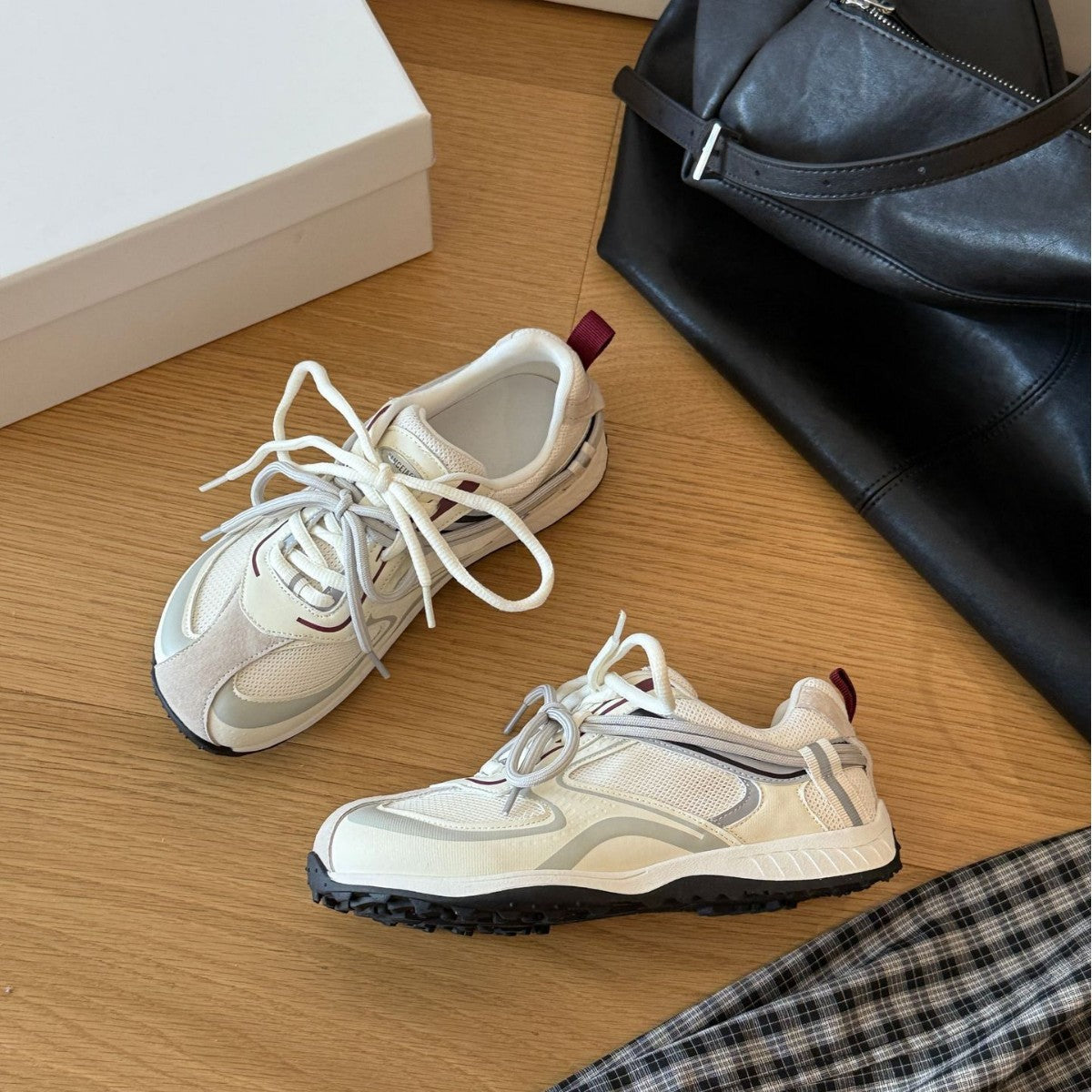 Damen Sportliche Lace-Up Sneaker mit atmungsaktiver Mesh-Oberfläche und dämpfender Sohle