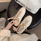 Damen Sportliche Sneaker mit minimalistischer Silhouette und atmungsaktiver Oberflächenstruktur
