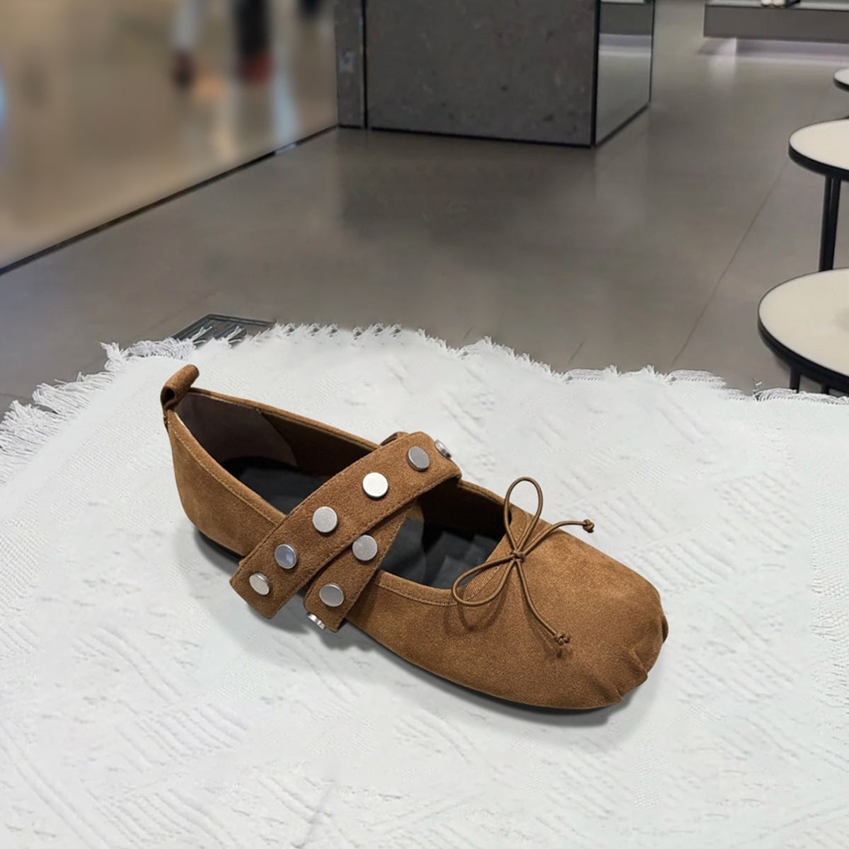 Damen Ballerinas aus weichem Veloursleder mit modischem Riemendesign und stilvollen Druckknöpfen R&B