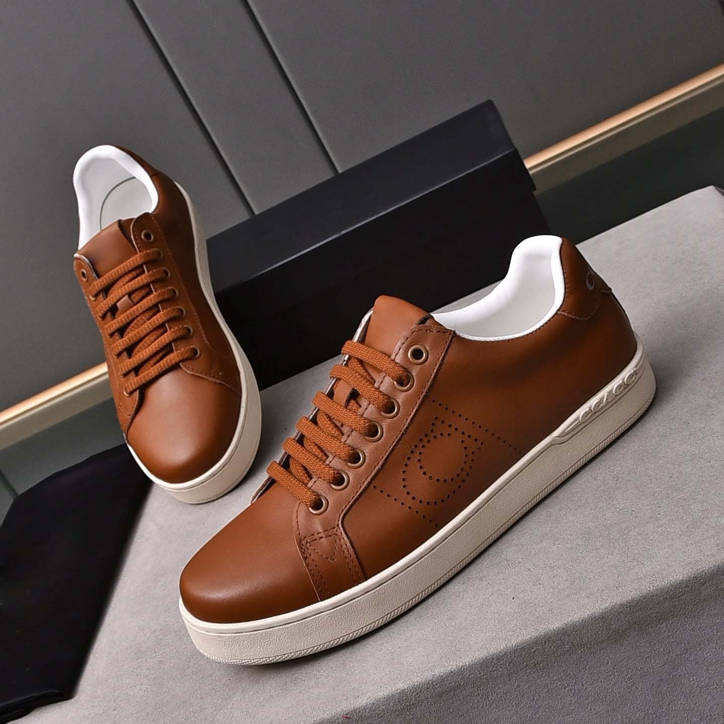 Damen Leder Sneakers mit atmungsaktivem Innenfutter und rutschfester Sohle R&B
