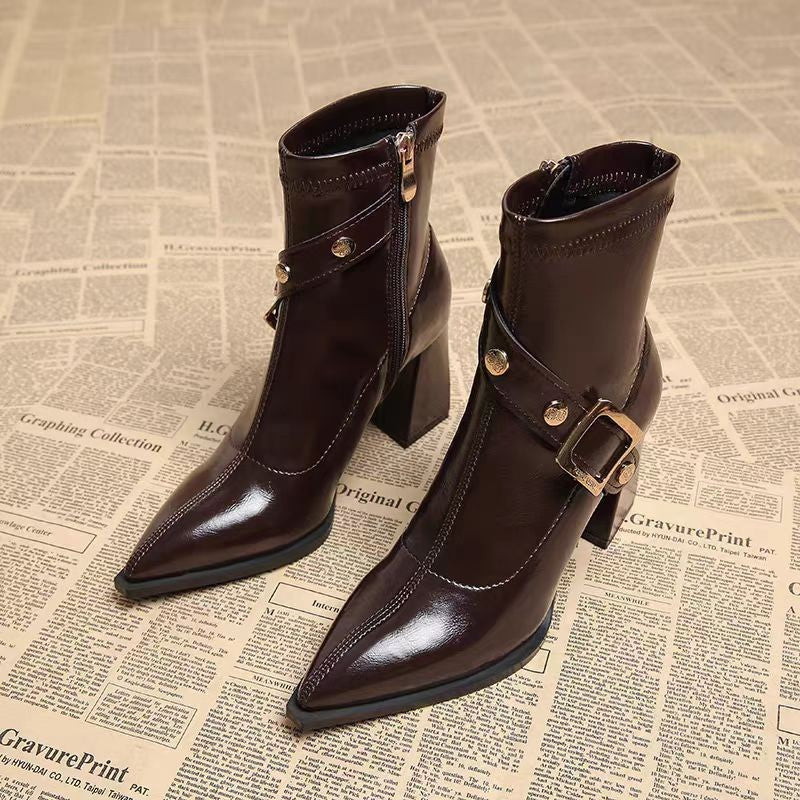 Damen Stiefeletten mit elegantem Blockabsatz und modischer Schnallenverzierung EB
