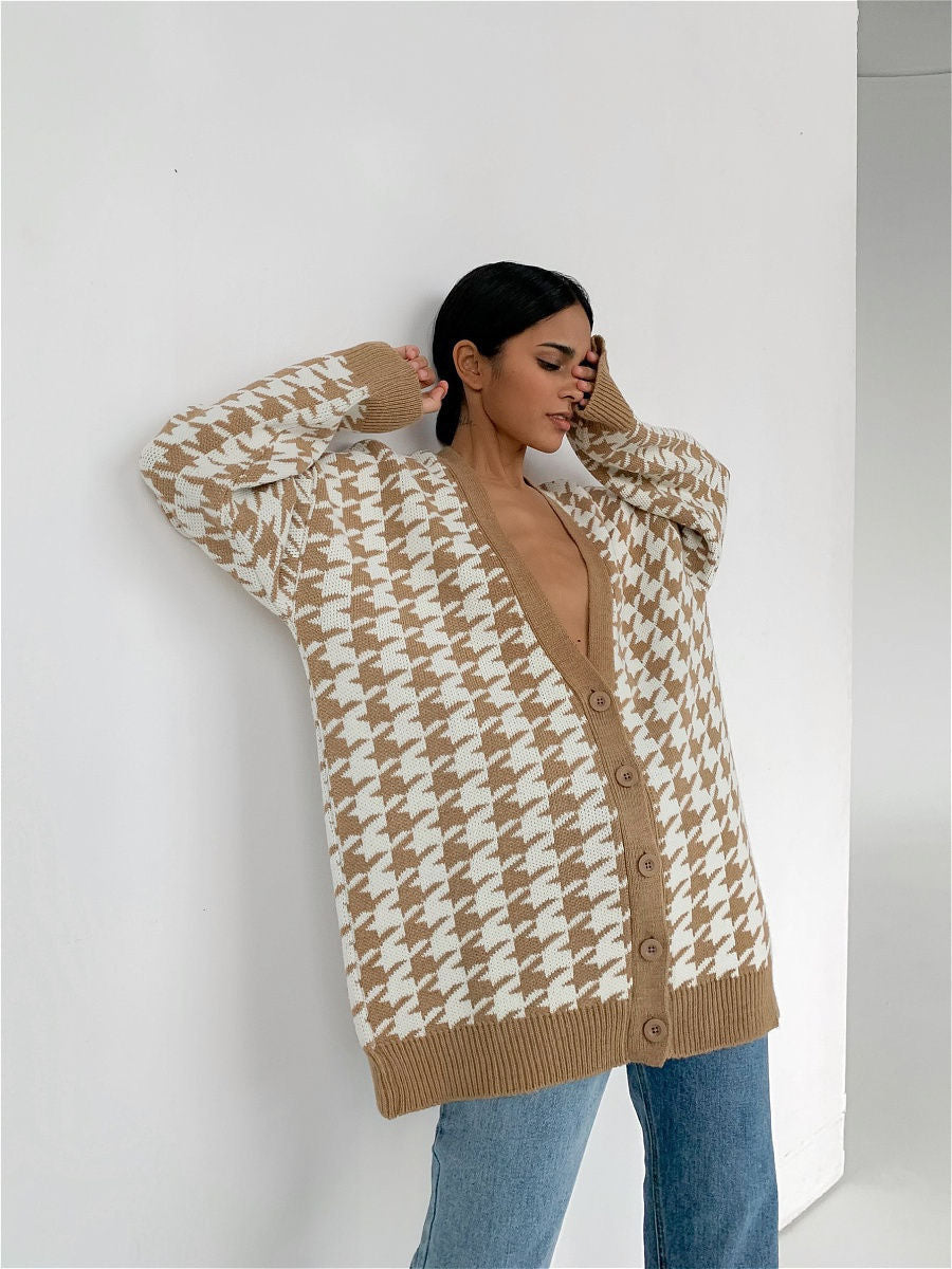 Damen modische Strickjacke im Karo-Design mit tiefem V-Ausschnitt und großen Knöpfen R&B