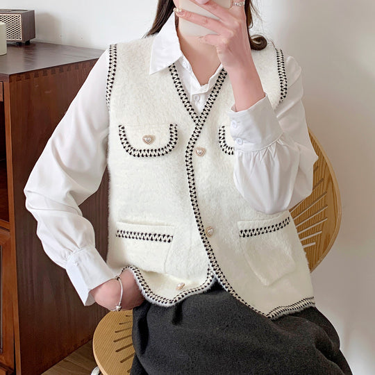 Damen Strickjacke mit Herzknöpfen und kontrastierenden Details R&B