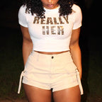 Damen cropped T-Shirt mit auffälligem Schriftzug R&B