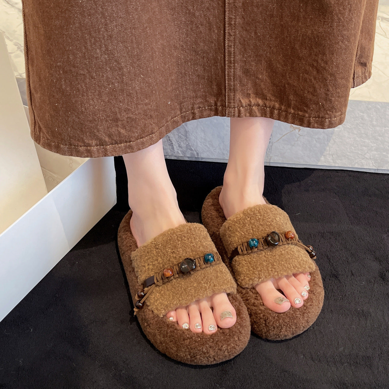 Damen Hausschuhe im Boho-Stil mit dekorativen Perlen EB