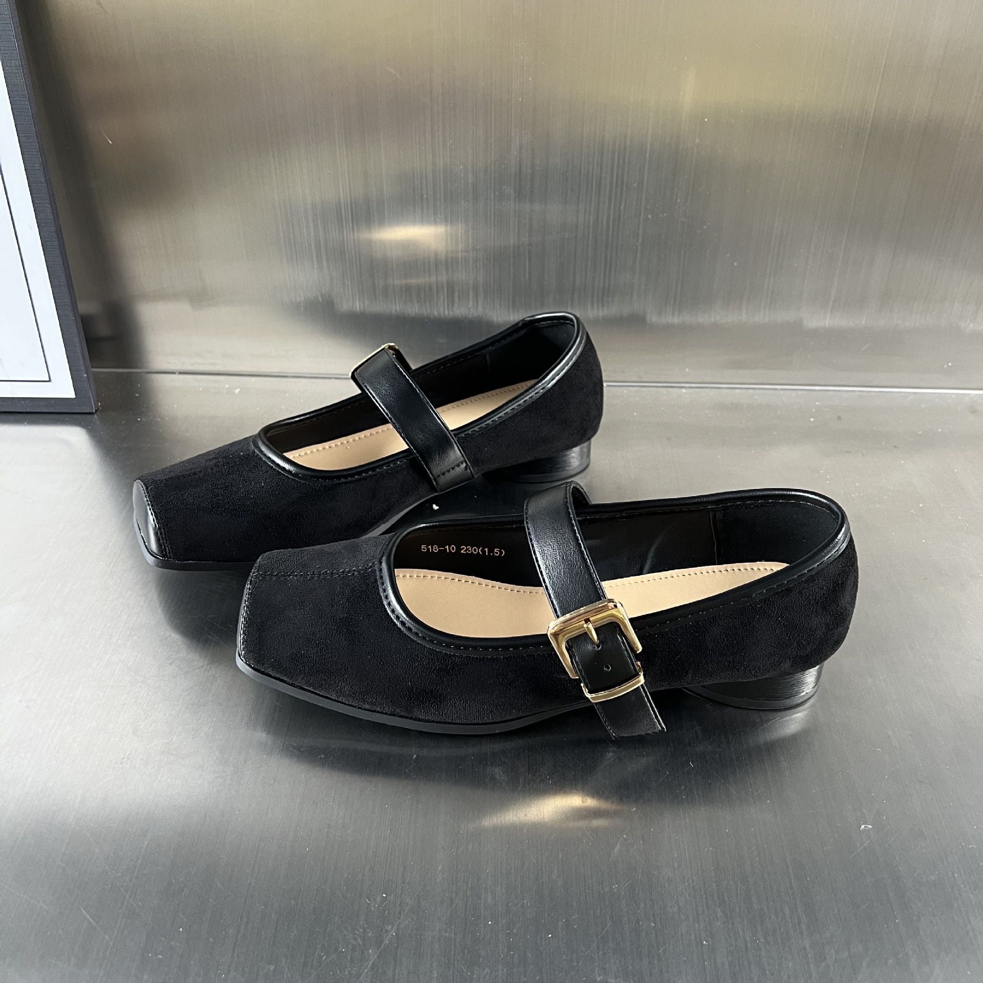 Damen elegante Slipper mit modischer Riemenverzierung und hochwertiger Veloursoberfläche R&B