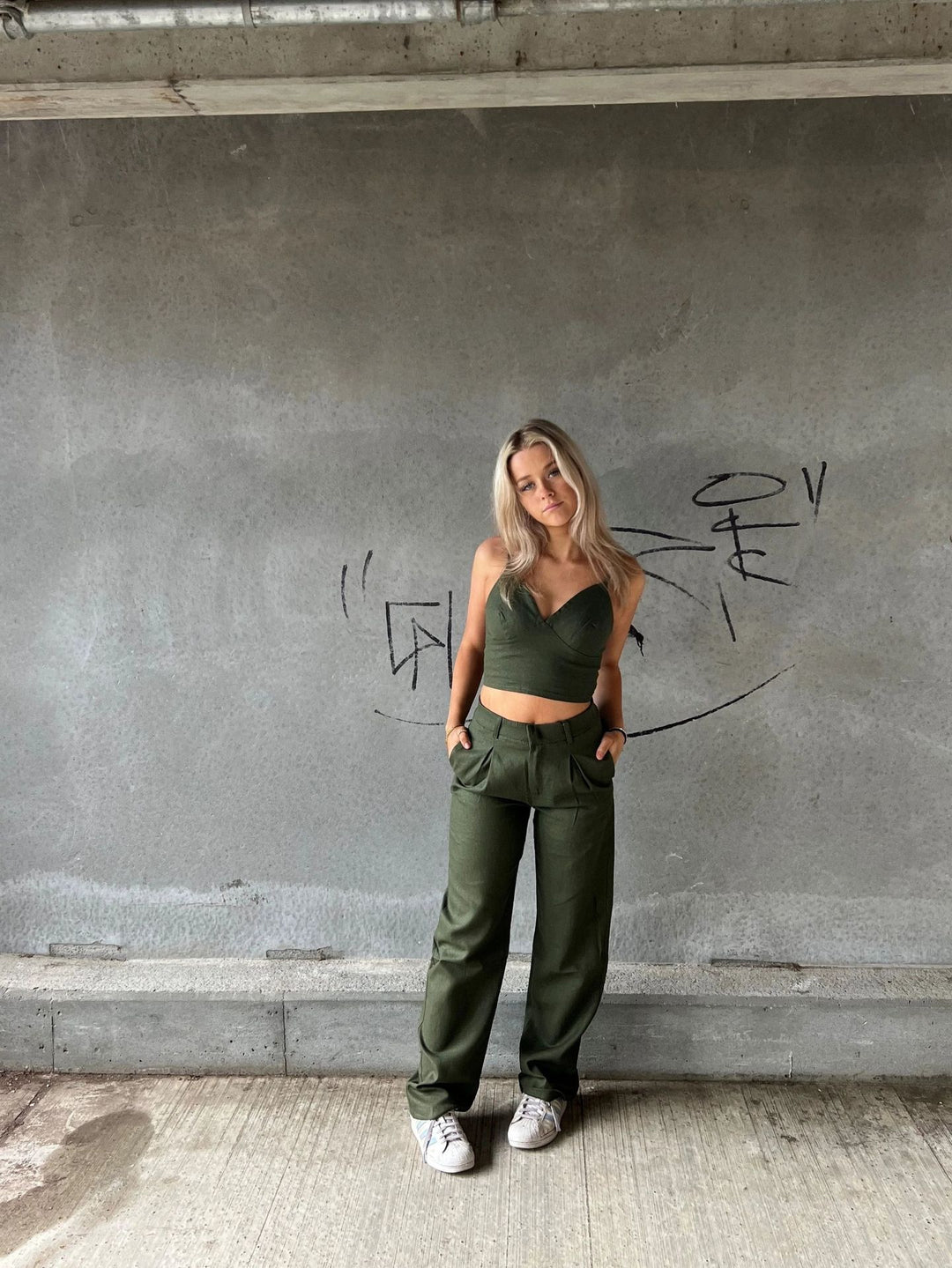 Damen lässiges Zweiteiler-Set mit cropped Oberteil und weiten Hosen R&B