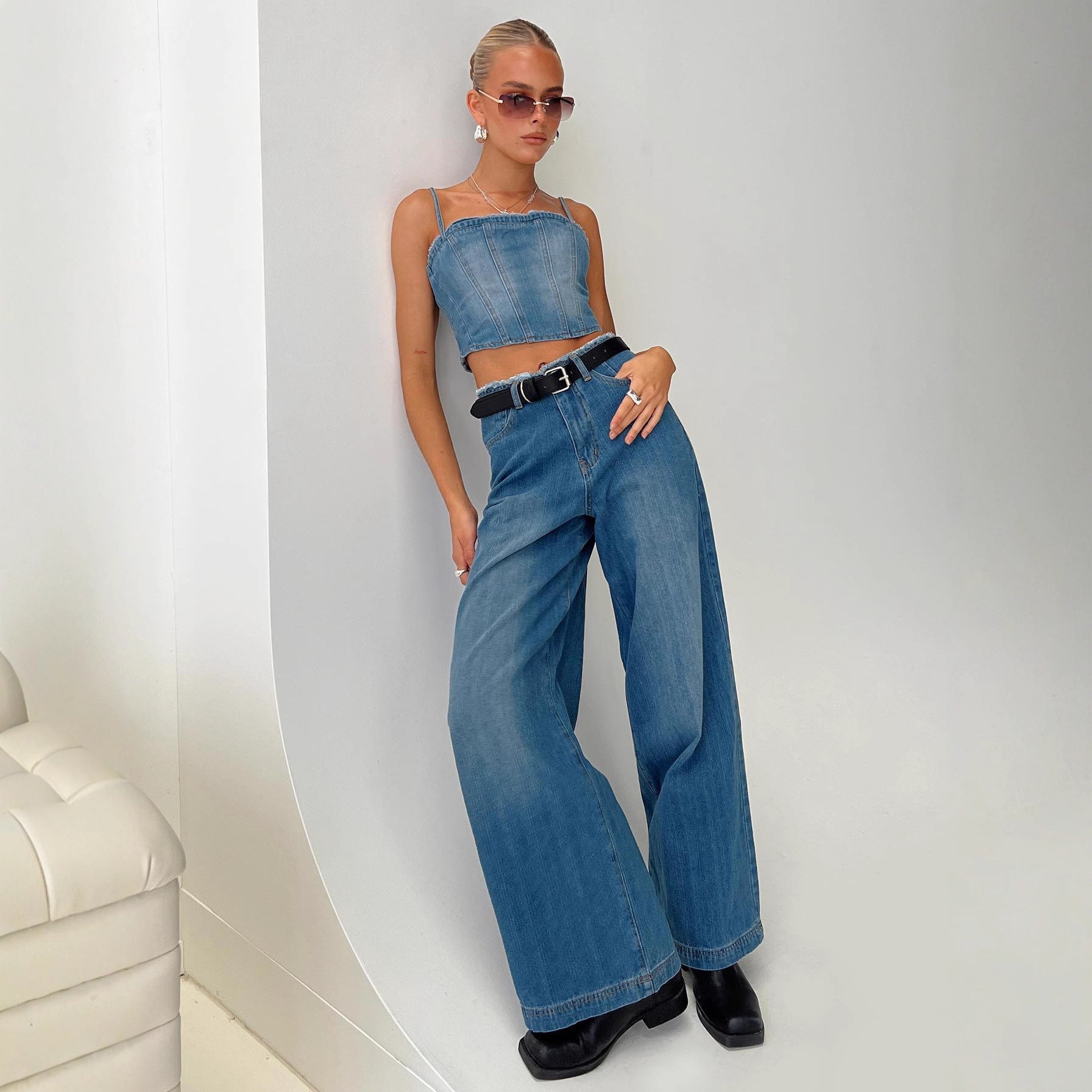 Damen Weite High-Waist Jeans mit fransigem Saum