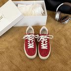 Damen Sportliche Sneakers aus hochwertigem Wildleder mit stylischen Schnürdetails