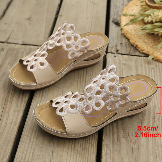 Damen Wedge-Sandaletten mit floralen Applikationen und ergonomischem Fußbett R&B