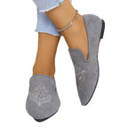 Damen Mokassins aus weichem Wildleder mit dekorativem Muster