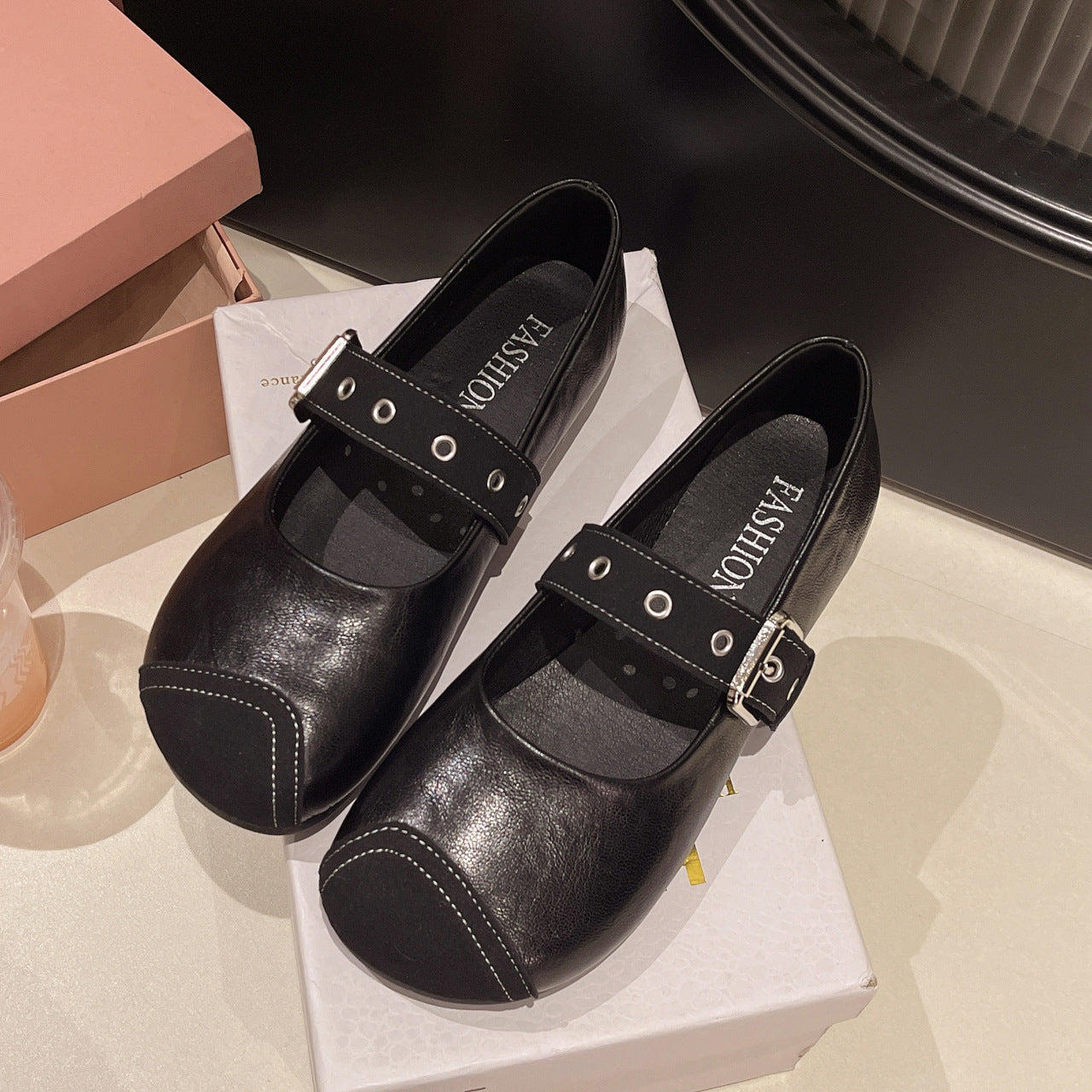 Damen Ballerinas mit verstellbarem Riemen und komfortabler Fußbettgestaltung R&B