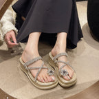 Damen Glamouröse Mules mit verzierten Riemen und komfortablem Plateau R&B