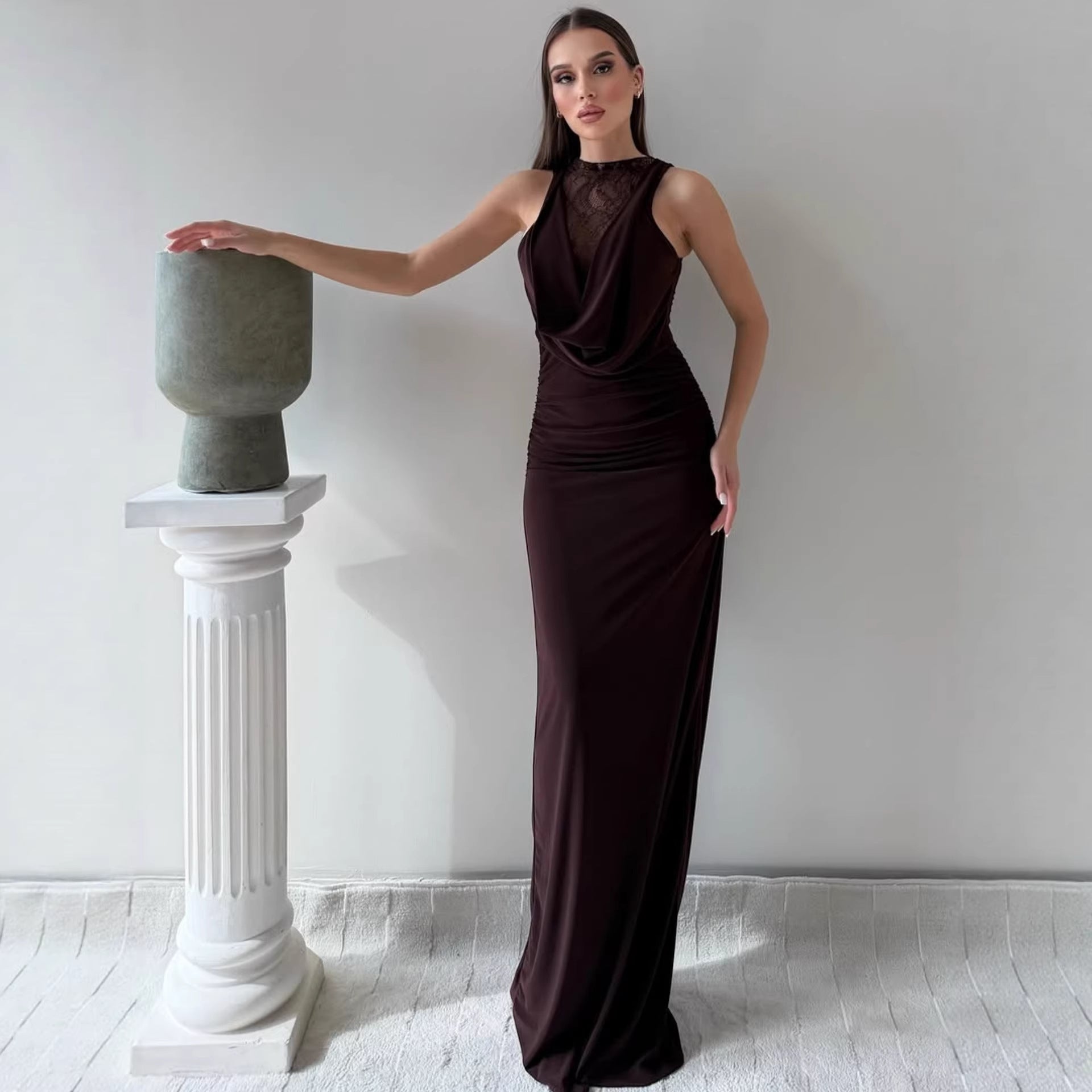Damen Elegantes Maxikleid mit elegantem Neckholder-Design und raffinierter Spitzenlage R&B