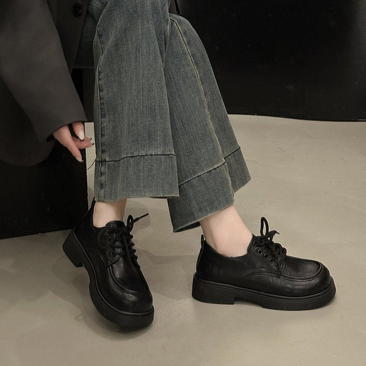 Damen modische Sneakers mit platzierten Nahtdetails und bequemer Sohle