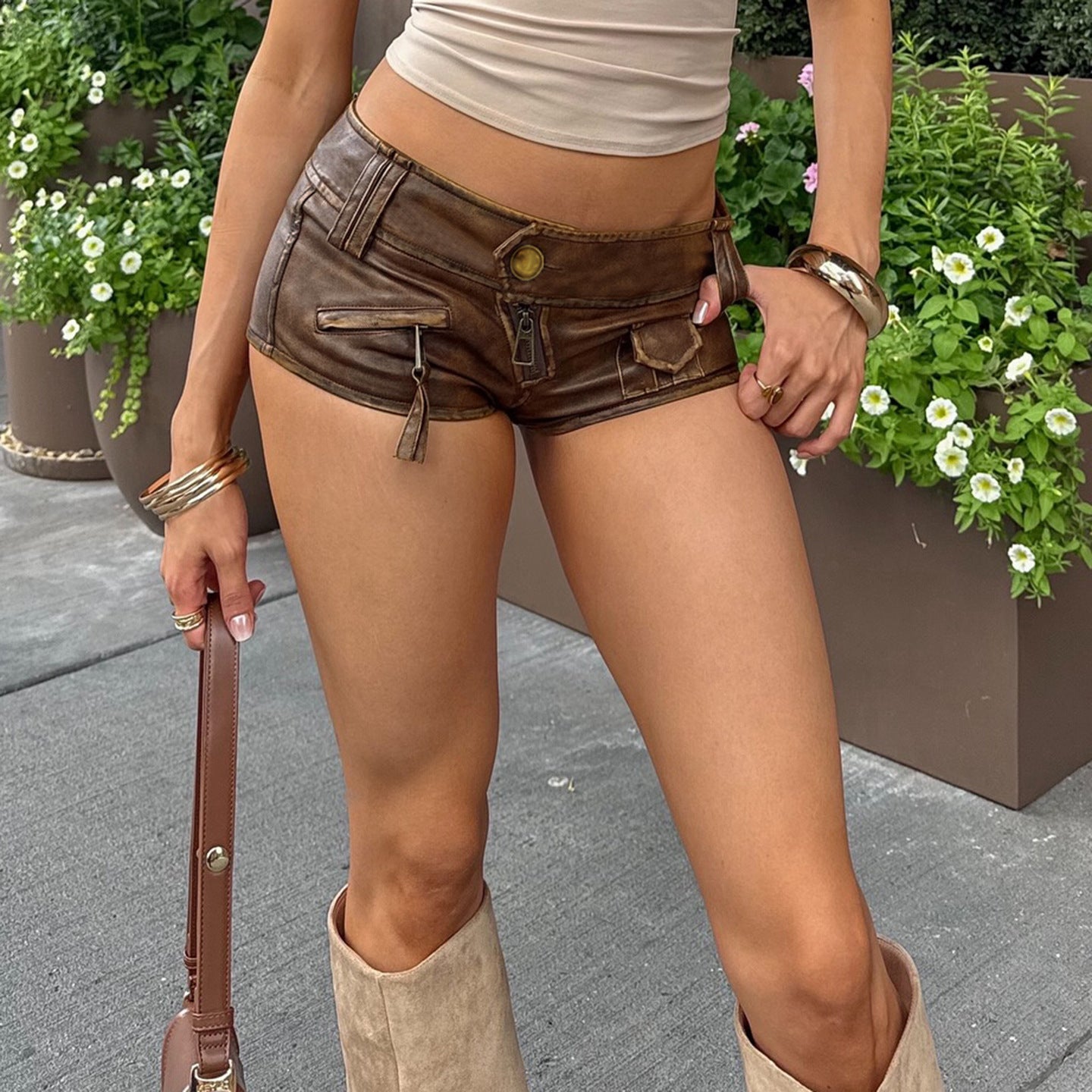 Damen Modische Shorts aus Kunstleder mit praktischen Taschen und dekorativen Reißverschlüssen R&B
