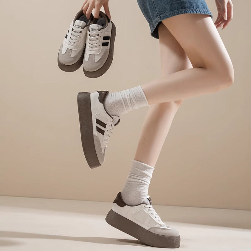 Damen Plattform-Sneaker mit trendigem Design und hochwertiger Oberflächenstruktur R&B