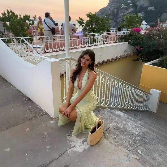 Damen Abendkleid mit tiefem V-Ausschnitt und fließendem Wasserfall-Saum R&B